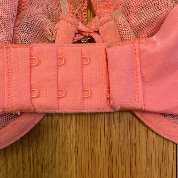 Victoria’s Secret Bra - Picture 6 of 11
